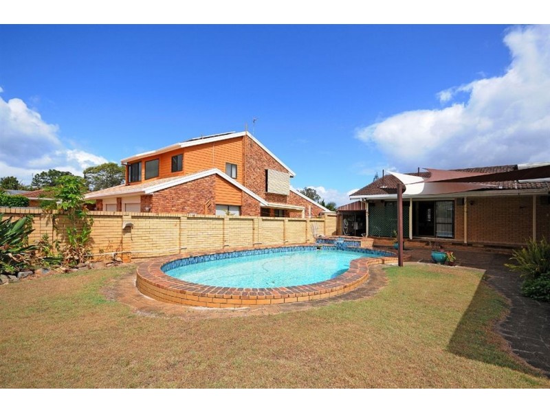 18 Kurrawa Avenue, Mermaid Waters QLD 4218