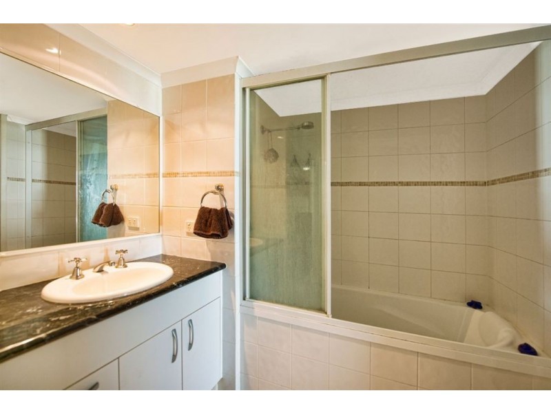28 Northcliffe Terrace, Surfers Paradise QLD 4217