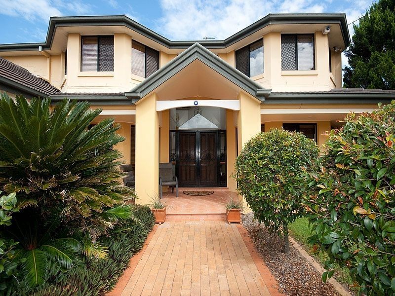 14 Cleland Crescent, Broadbeach Waters QLD 4218