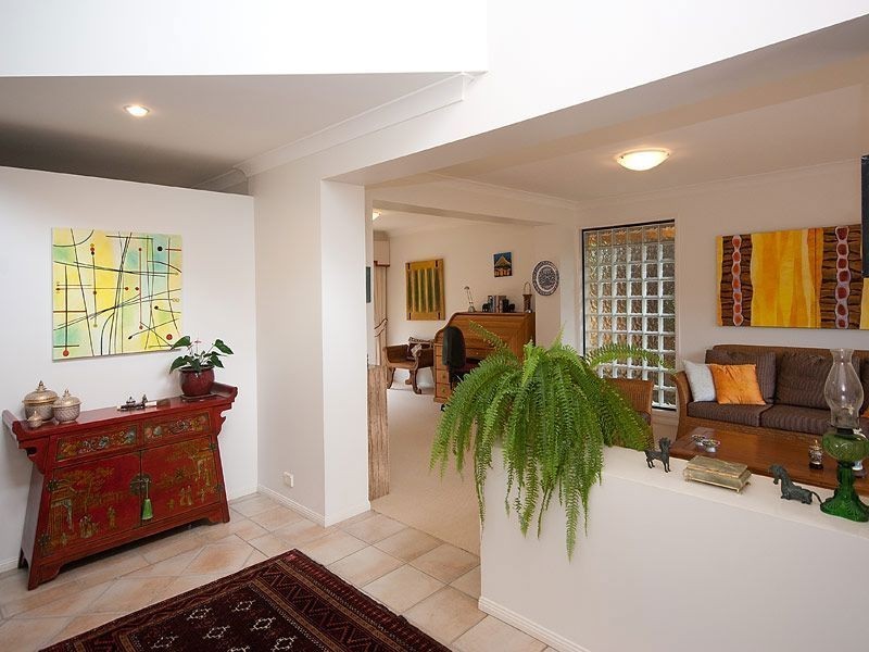 14 Cleland Crescent, Broadbeach Waters QLD 4218