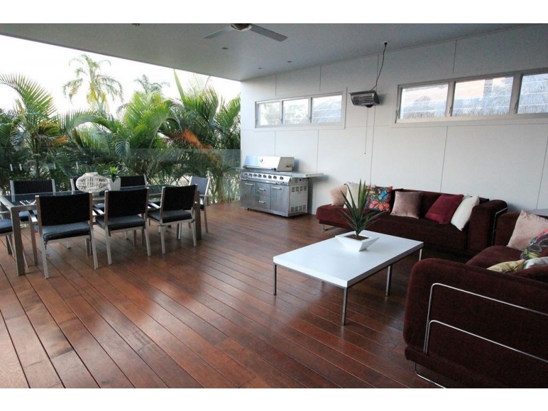 11 Cristobel Crt, Broadbeach Waters QLD 4218