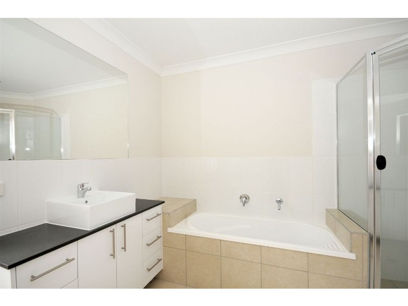 b/8 O’Doherty Ave, Southport QLD 4215