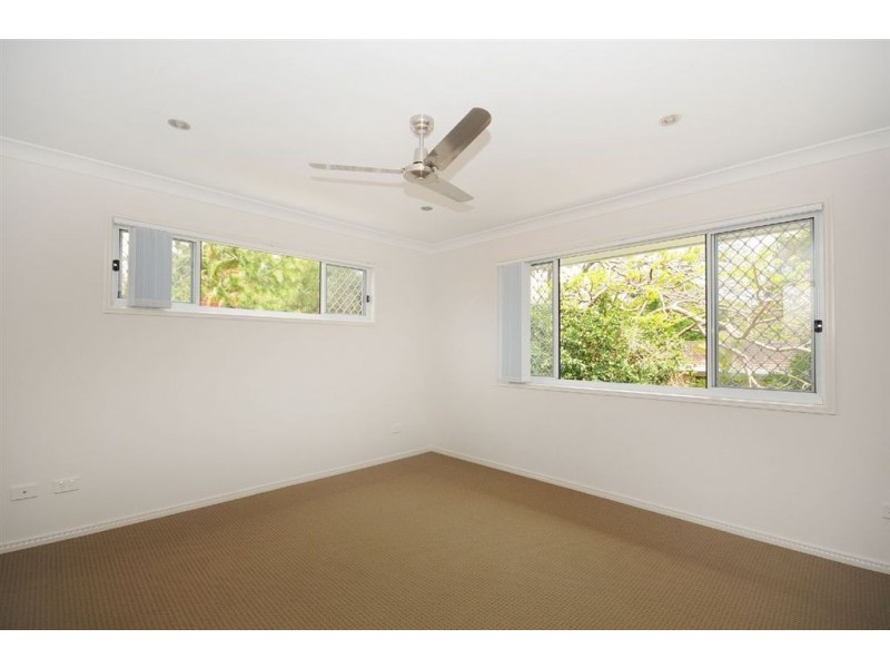 b/8 O’Doherty Ave, Southport QLD 4215