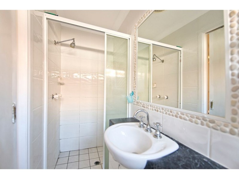 1/32 Killowill Avenue, Paradise Point QLD 4216