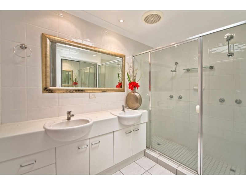 1/32 Killowill Avenue, Paradise Point QLD 4216