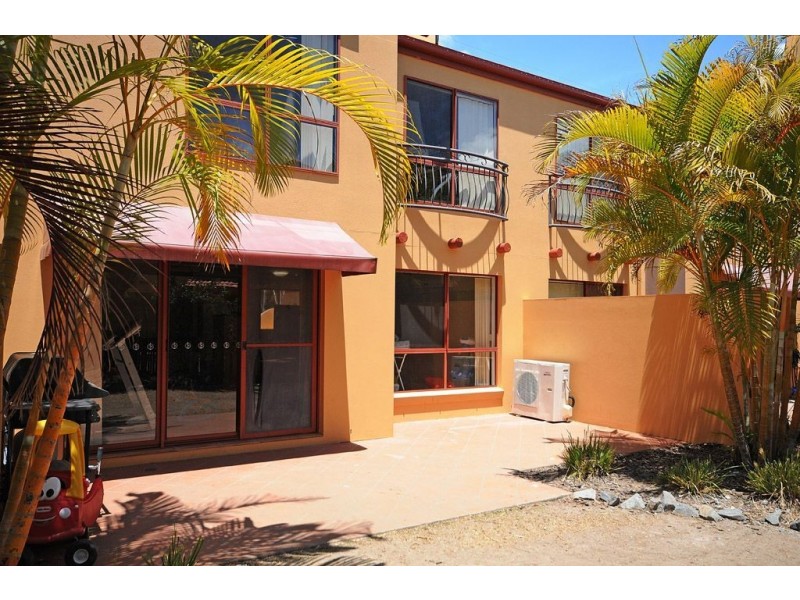 24/8 Woody Views Way, Robina QLD 4226