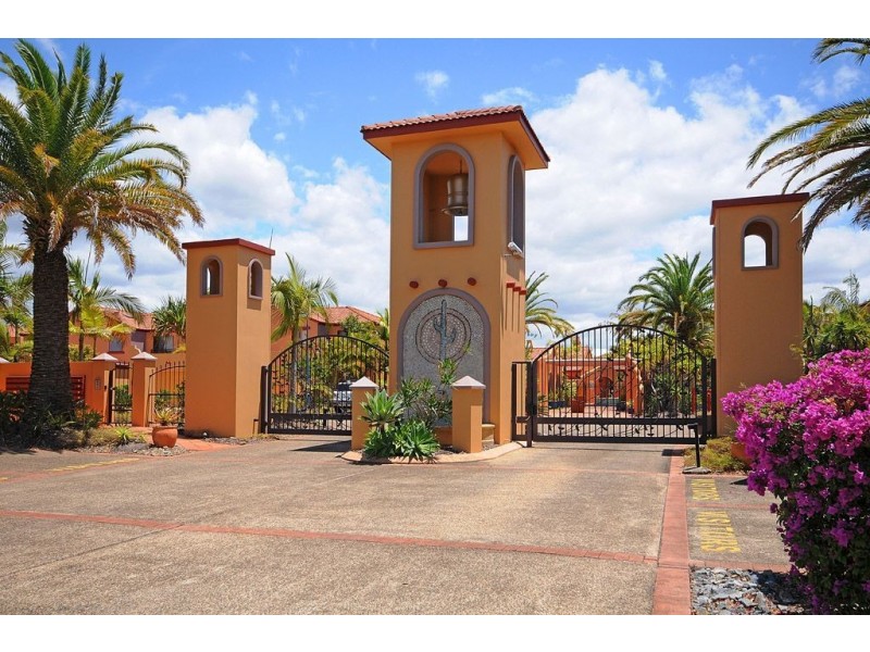 24/8 Woody Views Way, Robina QLD 4226