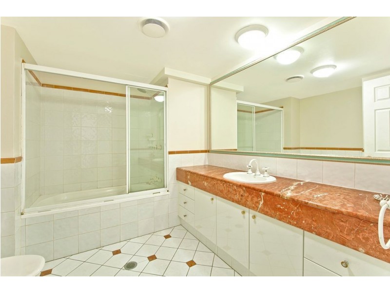 6 View Avenue, Surfers Paradise QLD 4217