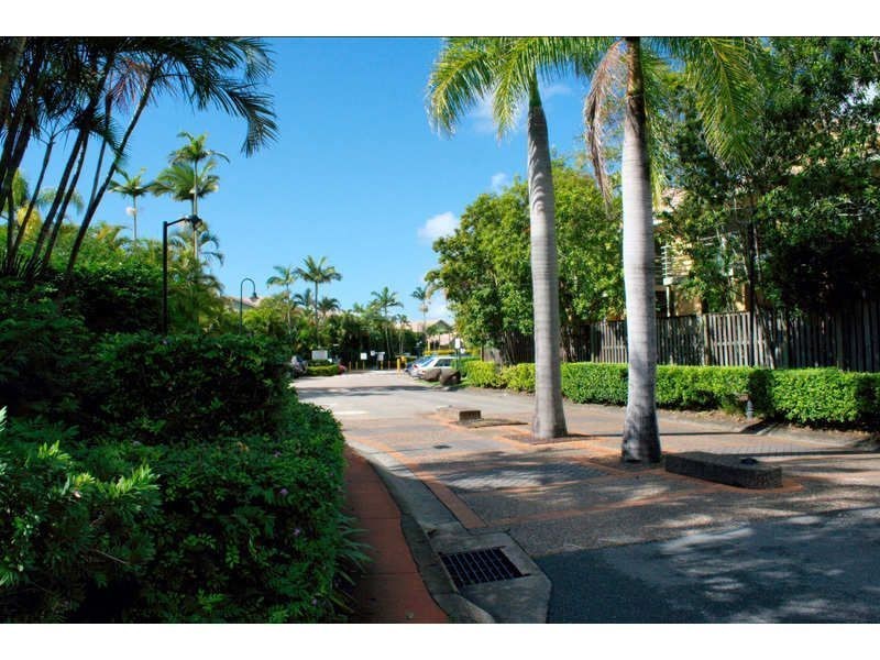 62/215 Cottesloe Drive, Mermaid Waters QLD 4218