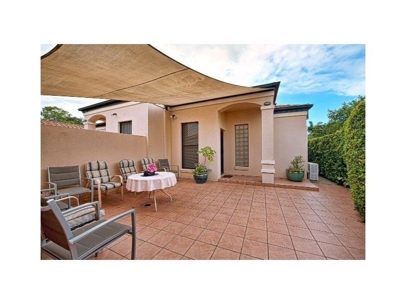 2/285 Bayview Street, Hollywell QLD 4216