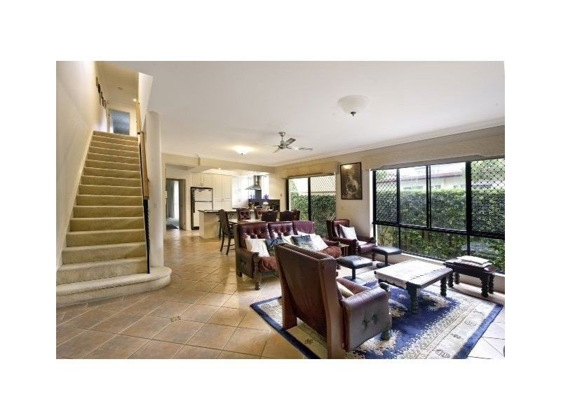 2/285 Bayview Street, Hollywell QLD 4216