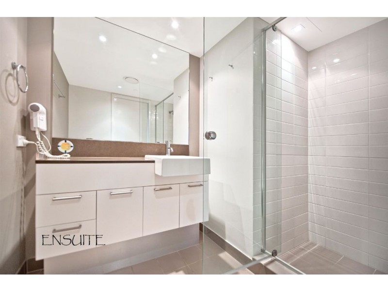 18 Enderley Avenue, Surfers Paradise QLD 4217