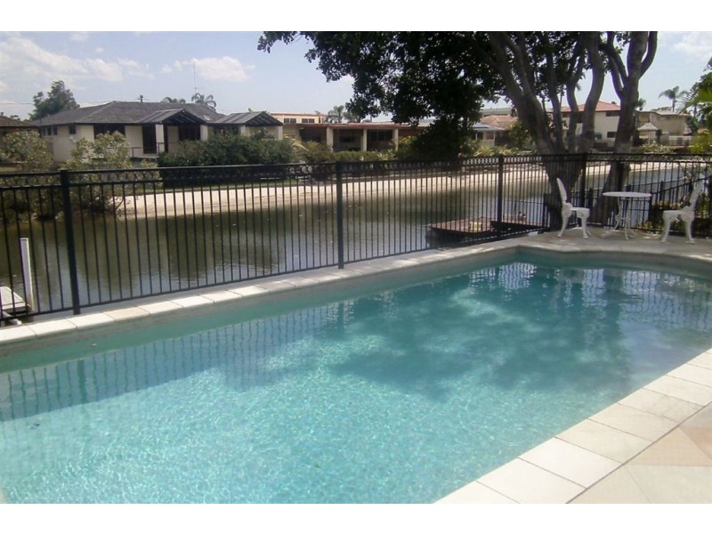 4 Carmel Court, Broadbeach Waters QLD 4218
