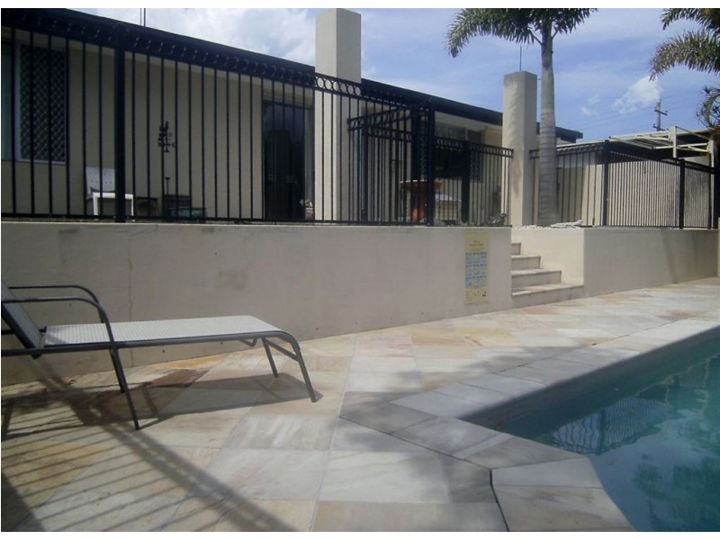 4 Carmel Court, Broadbeach Waters QLD 4218