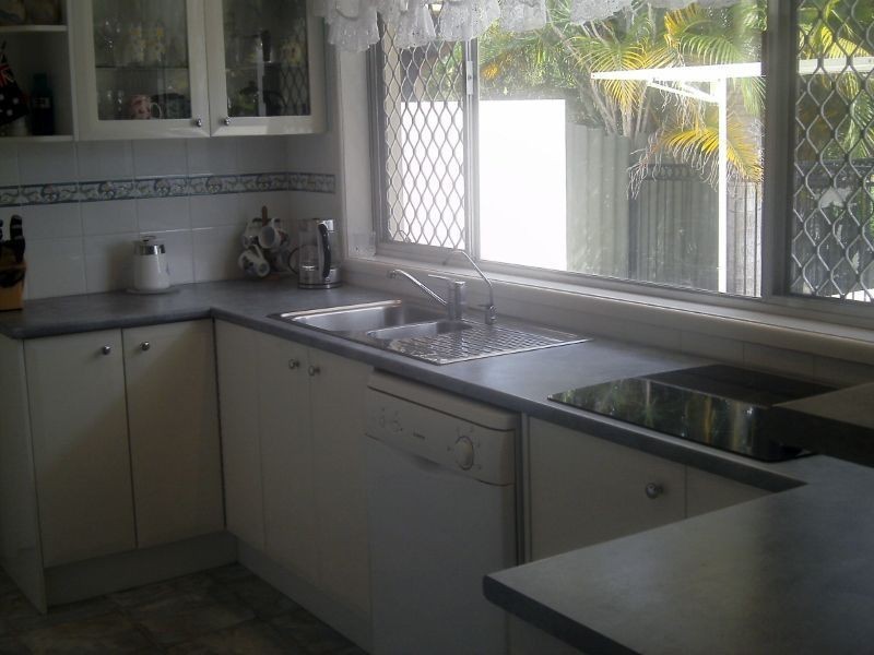 4 Carmel Court, Broadbeach Waters QLD 4218