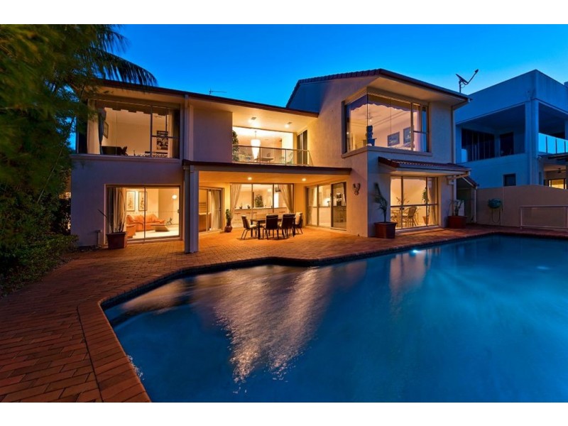 10 San Simeon Drive, Clear Island Waters QLD 4226