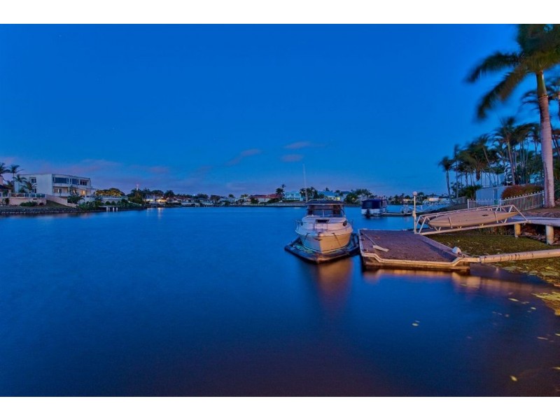 10 San Simeon Drive, Clear Island Waters QLD 4226