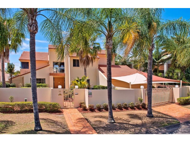 10 San Simeon Drive, Clear Island Waters QLD 4226