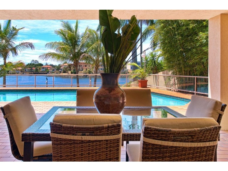 10 San Simeon Drive, Clear Island Waters QLD 4226