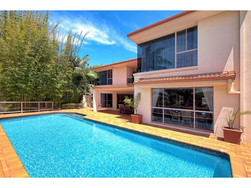 10 San Simeon Drive, Clear Island Waters QLD 4226