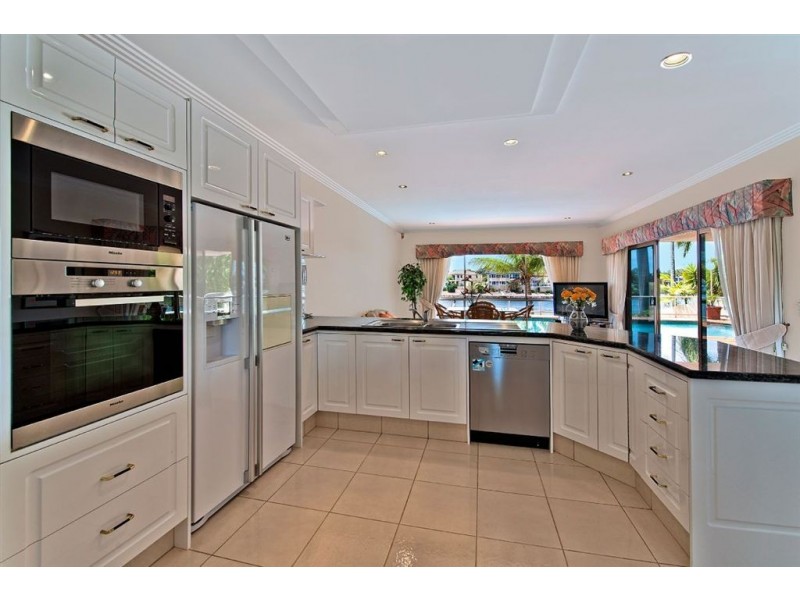 10 San Simeon Drive, Clear Island Waters QLD 4226