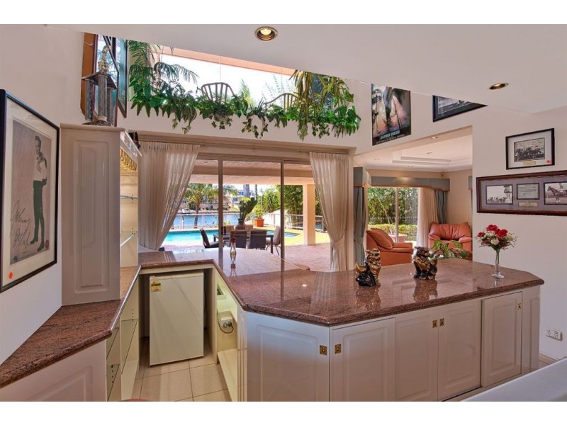 10 San Simeon Drive, Clear Island Waters QLD 4226