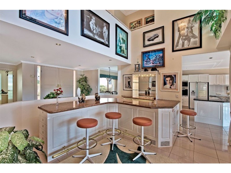 10 San Simeon Drive, Clear Island Waters QLD 4226