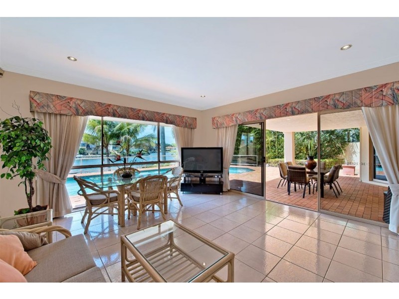 10 San Simeon Drive, Clear Island Waters QLD 4226