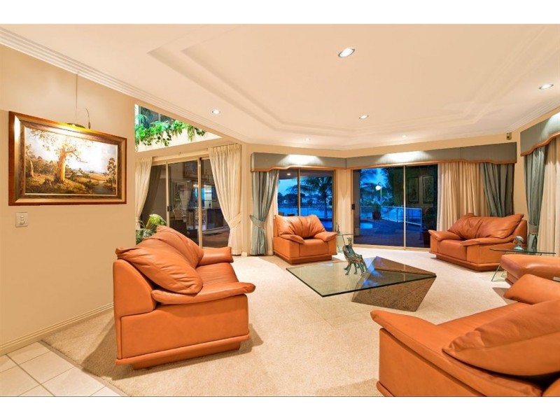 10 San Simeon Drive, Clear Island Waters QLD 4226