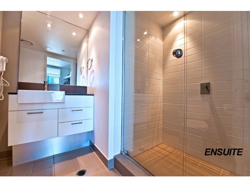 18 Enderley Avenue, Surfers Paradise QLD 4217