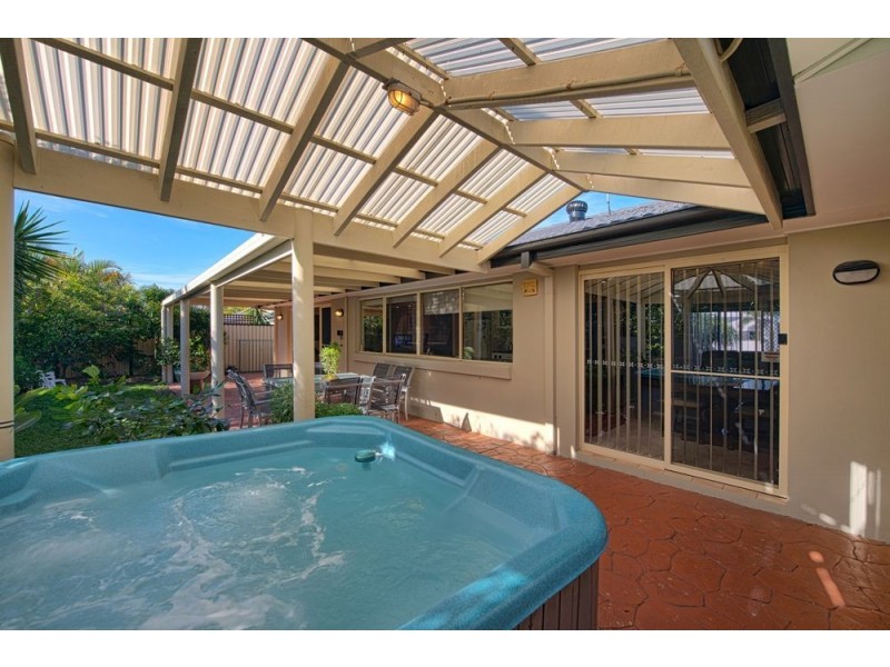 5 Saltbreeze Court, Runaway Bay QLD 4216