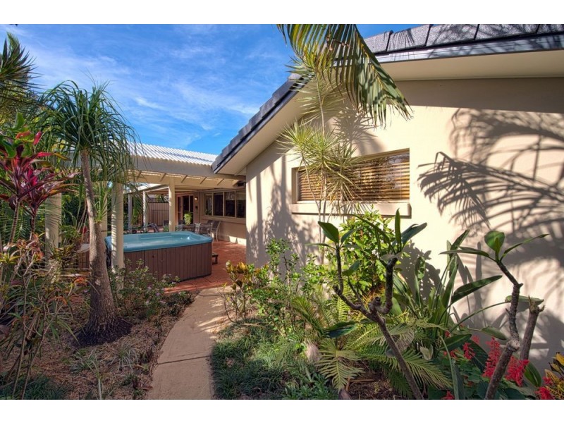 5 Saltbreeze Court, Runaway Bay QLD 4216