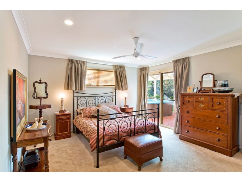 5 Saltbreeze Court, Runaway Bay QLD 4216