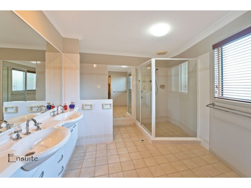 5 Saltbreeze Court, Runaway Bay QLD 4216