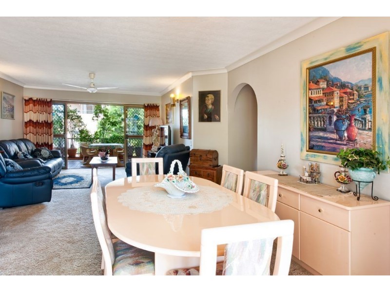 10/7 Federation Avenue, Broadbeach QLD 4218