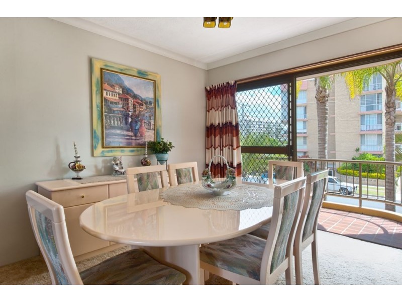 10/7 Federation Avenue, Broadbeach QLD 4218