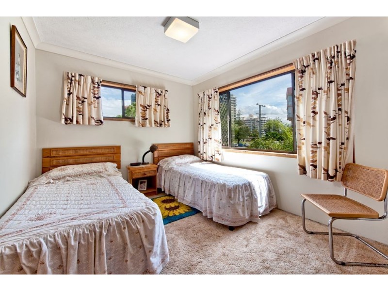 10/7 Federation Avenue, Broadbeach QLD 4218