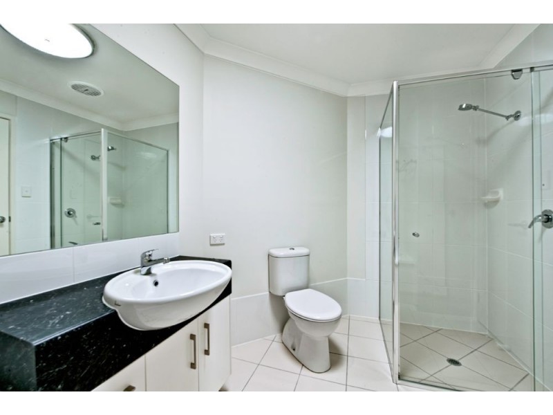 3/119 Eugaree Street, Southport QLD 4215