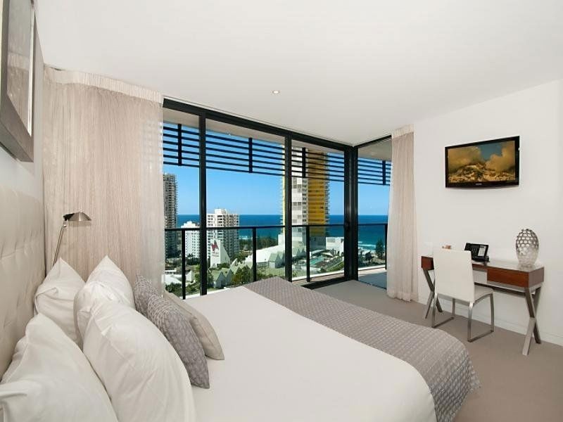 4 Charles Avenue, Broadbeach QLD 4218