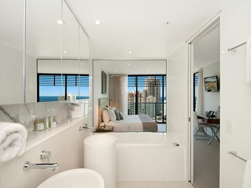 4 Charles Avenue, Broadbeach QLD 4218
