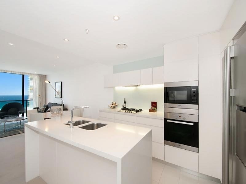 4 Charles Avenue, Broadbeach QLD 4218