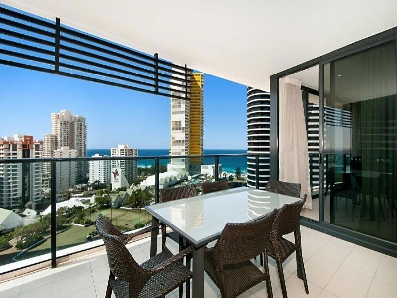 4 Charles Avenue, Broadbeach QLD 4218