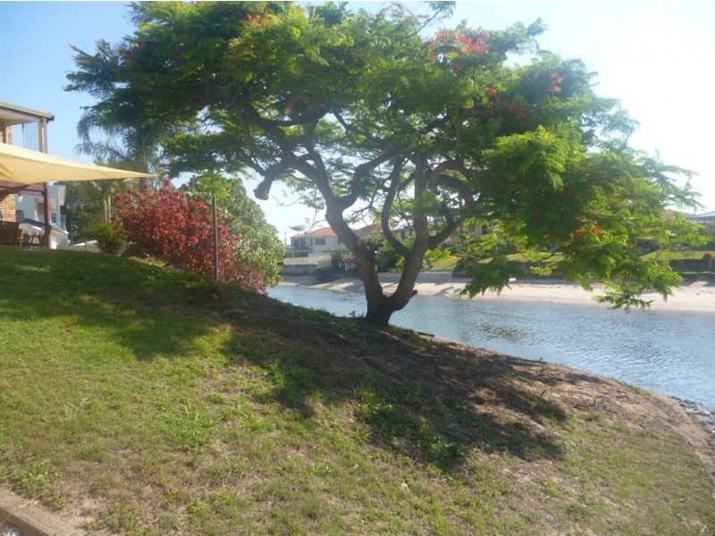 13 Lotus Key, Broadbeach Waters QLD 4218