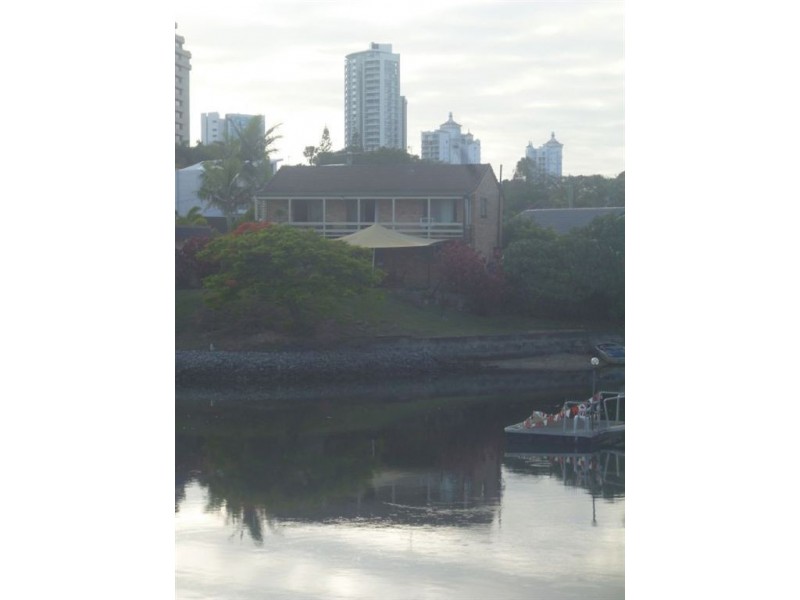 13 Lotus Key, Broadbeach Waters QLD 4218