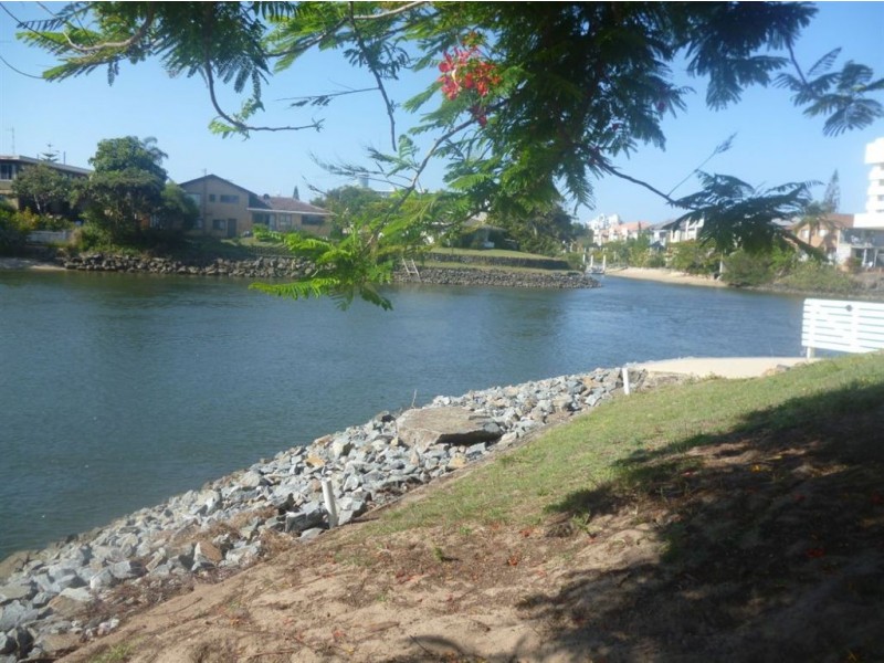 13 Lotus Key, Broadbeach Waters QLD 4218
