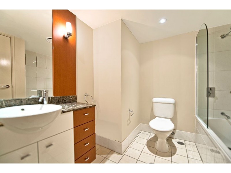 23 Ferny Avenue, Surfers Paradise QLD 4217