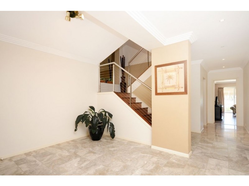 20 Darnay Road, Broadbeach Waters QLD 4218