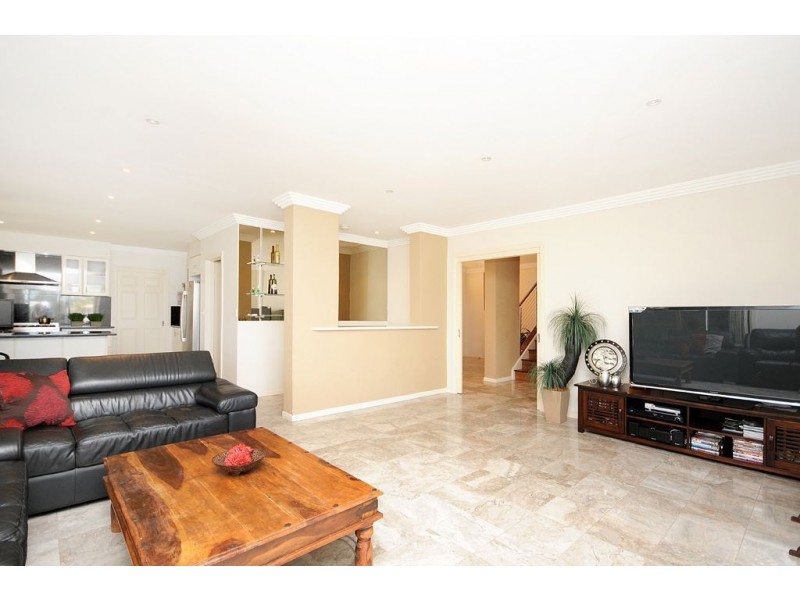 20 Darnay Road, Broadbeach Waters QLD 4218