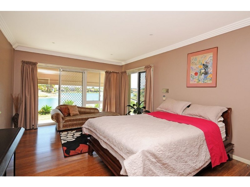 20 Darnay Road, Broadbeach Waters QLD 4218