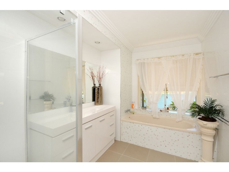 20 Darnay Road, Broadbeach Waters QLD 4218